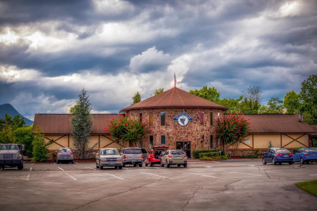 Sandy'S Sanctuary Pigeon Forge Exterior photo